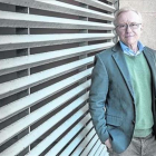 El escritor israelí David Grossman, en el patio del CCCB, recinto donde se celebra el festival Kosmopolis.-EL PERIÓDICO