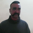 Imagen del piloto indio capturado por el ejército pakistaní.-AP