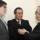 De izquierda a derecha, Aparicio (Foes), Sanz (La Fuente) y Vélez (La Caixa), ayer en la sede de la organización soriana. / V. G.-
