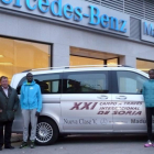 Atletas y propietarios del Grupo Madurga con el coche oficial del Cross de Soria.-Cross de Soria