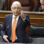 El ministro de Hacienda, Cristóbal Montoro, en el Congreso.-Foto: AGUSTÍN CATALÁN