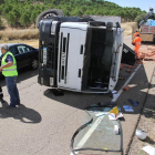 Herido el conductor de un camión cargado de materiales de construcción que ha volcado en la P-405 a la altura de Villajimena (Palencia)-ICAL