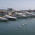 Embarcaciones de lujo en el puerto de Valencia.-MIGUEL LORENZO