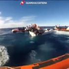 La guardia costera italiana confirma la muerte de ocho personas en el mar.-/ ATLAS VÍDEO