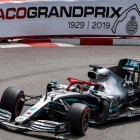 Lewis Hamilton (Mercedes) consiguió  llevarse la pole, la número 85 de su carrera, en el GP de Mónaco de F1.-ANDREJ ISAKOVIC / AFP