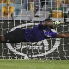 El portero y capitán de la selección sudafricana, Senzo Meyiwa, durante un partido contra Australia el pasado mayo.-