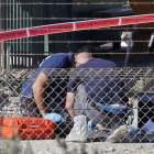 Policías israelís recopilan evidencias del lugar del ataque.-THOMAS COEX / AFP