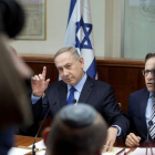 El primer ministro israelí Benjamin Netanyahu durante el Consejo de Ministros en Jerusalén el 25 de diciembre.-DAN BALILTY / REUTERS