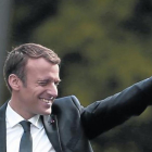 Macron saluda el día de su toma de posesión, el pasado 14 de mayo-AFP / CHARLY TREBALLEAU