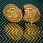 Medallas de la moneda virtual bitcóin.-KAREN BLEIER (AFP)