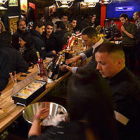 Camareros en un bar de Soria. /A.M.-