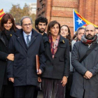 Aragonès (izquierda), junto a Laura Borràs, que encabezó la lista de JxCat al Congreso, y otros dirigentes independentistas acompañan a Torra al TSJC, este lunes.-EUROPA PRESS / PAU VENTEO