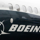 El logo de la compañía aérea en un Boeing 737 MAX.-AFP