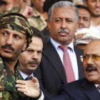 El expresidente yemení Alí Abdalá Saleh, a la derecha de la imagen, el pasado mes de agosto.-EPA / YAHYA ARHAB