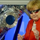 Angela Merkel, en el Centro Europeo de Astronautas, este miércoles.-AP / SASHA SCHUERMANN