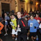 Más de 300 corredores se dieron cita en la San Silvestre de El Burgo. / VALENTÍN GUISANDE-