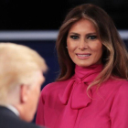 Melania Trump mira a su marido, tras el segundo debate de candidatos a la Casa Blanca, el pasado 9 de octubre.-AFP / SCOTT OLSON