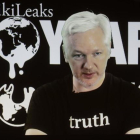 Julian Assange, en una de sus aparición por videoconferencia.-MARKUS SCHREIBER / AP