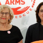 La exalcaldesa de Madrid, Manuela Carmena, y la alcaldesa de Barcelona, Ada Colau, en un acto de Open Arms-EFE (JUANJO MARTÍN)