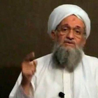 El líder de Al Qaeda, Ayman al Zauahiri, en un mensaje en vídeo del 2011.-REUTERS