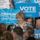 La primera ministra britanica, Theresa May, en uno de sus últimos actos de campaña.-JON SUPER / EFE