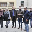 Tudanca estuvo arropado por el alcalde de Ágreda, el presidente de la Diputación y otros compañeros del PSOE soriano.-V.G.