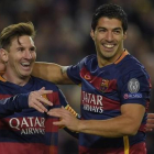 Leo Messi y Luis Suárez celebran un tanto durante el partido entre el FC Barcelona y el Roma.-LLUIS GENE