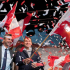 A la izquierda, Norbert Hofer, el candidato del partido ultraderechista FPO a las presidenciales en Austria. A la derecha, Heinz-Christian Strache, el líder del partido.-AFP / JOE KLAMAR