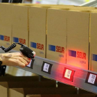 Control de paquetería en instalaciones de Seur.-ARCHIVO