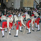 Actuación de los danzantes en la iglesia parroquial.-RAQUEL FERNÁNDEZ