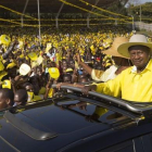 El presidente de Uganda, Yoweri Museveni, durante la campaña electoral.-AP / BEN CURTIS