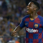 Ansu Fati disputando un partido de liga con el Barça ante el Valencia.-GETTY IMAGES