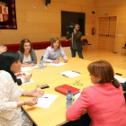 Reunión de las delegaciones de PSOE y Podemos, encabezadas por sus secretarios autonómicos, Luis Tudanca y Pablo Fernández-Ical