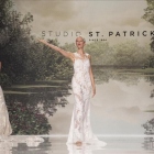 La modelo Karolina Kurkova, junto a dos modelos,  saluda al final de desfile de la colección Studio St  Patrick 2018.-EFE / MARTA PÉREZ