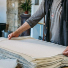 Sheedo Paper fabrica a partir de residuos de algodón de la industria textil.-