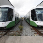 Dos trenes listos para funcionar en la planta de Alstom en Santa Perpètua de Mogoda.-ARCHIVO / JOSEP GARCÍA