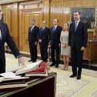 Rajoy jura su cargo de presidente ante el Rey.-EFE