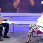 Pablo Iglesias le canta una nana a María Teresa Campos.-MEDIASET