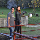 Ana y Christian en Valonsadero, junto a los corrales. / ÁLVARO MARTÍNEZ-