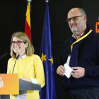 La directora y el portavoz de campaña de JxCat, Elsa Artadi y Eduard Pujol, hacen una primera valoración tras el cierre de los colegios electorales.-JULIO CARBÓ