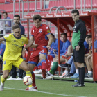 Guillermo pugna con Correa, del Cádiz, durante el partido disputado el pasado sábado en Los Pajaritos.-LUIS ÁNGEL TEJEDOR