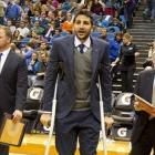 Ricky Rubio abandona la pista con muletas tras ver el partido de su equipo, los Minnesota Timberwolves, contra los New York Knicks.-Foto: EFE / ANDY KING