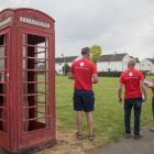 Partidarios del 'Leave' preparan la campaña en un complejo residencial en Gloucestershire, Inglaterra.-MATT CARDY