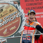 Marc Márquez (Repsol-Honda) gana el GP de Valencia y consiguen el título para el equipo.-EFE / KAI FORSTERLING