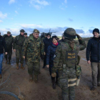 Margarita Robles visita a los militares de la base de San Gregorio esta mañana-ÁNGEL DE CASTRO