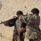 Soldados afganos se preparan para entrar en combate.-AFP / NOOR MOHAMMAD