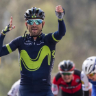 Alejandro Valverde celebra la quinta victoria en el muro de Huy lanzando una flecha imaginaria.-GEERT VANDEN WIJNGAERT