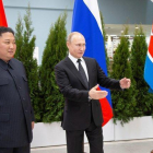 Putin da la bienvenida al campus de la Universidad federal del Lejano Oriente, en Vladivostok, a Kim Jong-un.-REUTERS / ALEXANDER ZEMLIANICHENKO