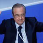 El presidente del Real Madrid, Florentino Pérez, en la asamblea de este domingo.-EMILIO NARANJO (EFE)