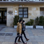 Entrada al edificio de los servicios sociales municipales en la plaza Mayor.-HDS